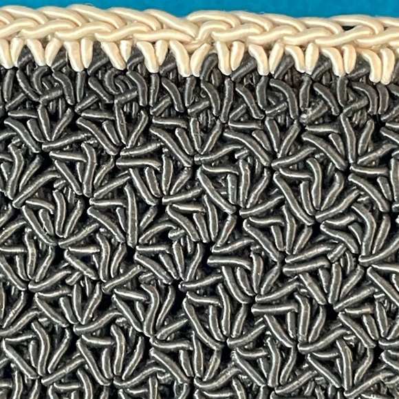 👝Liz Claiborne Villager Crochet Small Crochet Crossbody Bag. Black and Beige.👝 - Picture 8 of 9